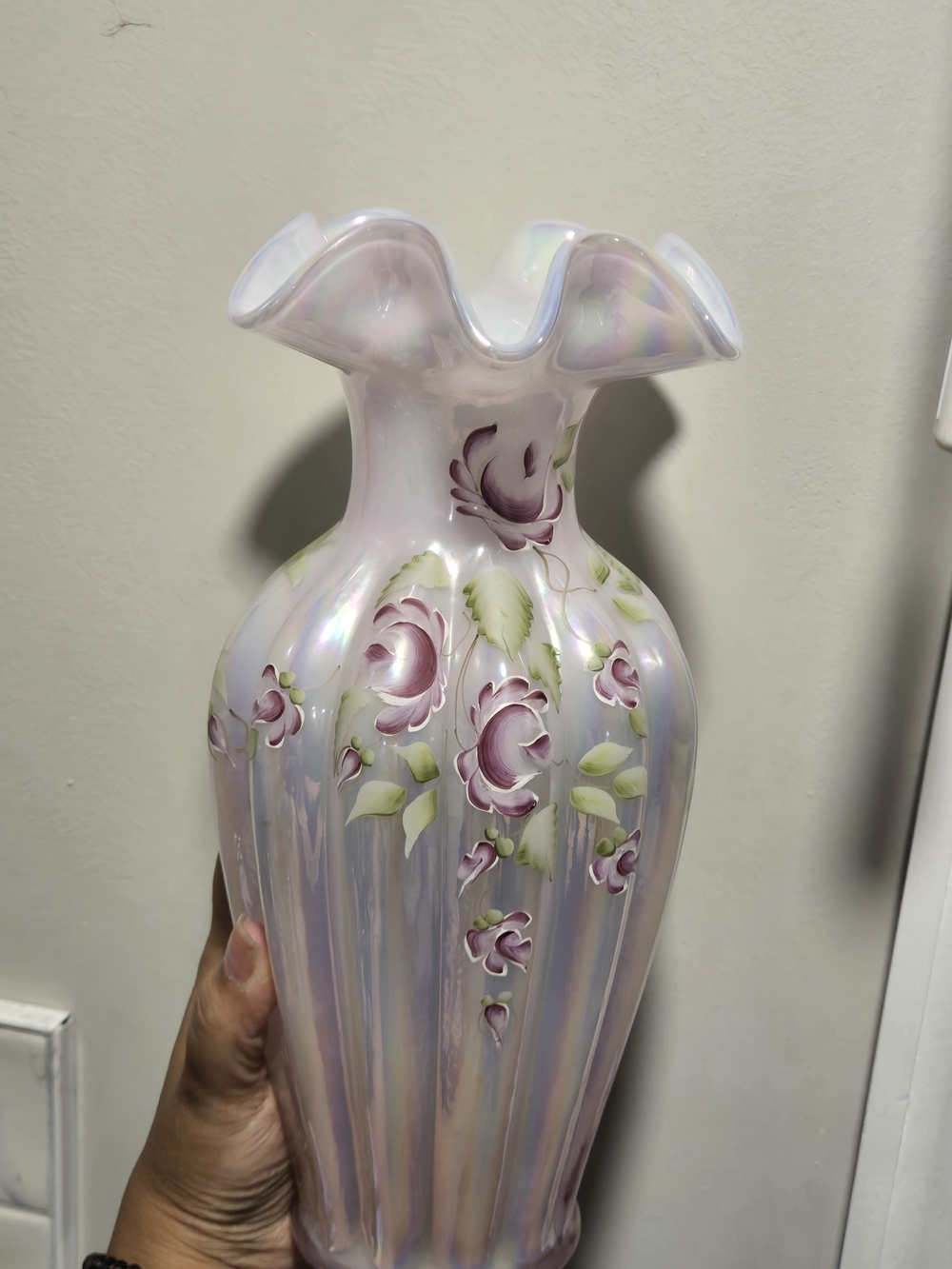 Rare Vintage Fenton Hand Painted Irredescent Pink Vase Signed Artist Jo Lynch - Picture 9 of 10